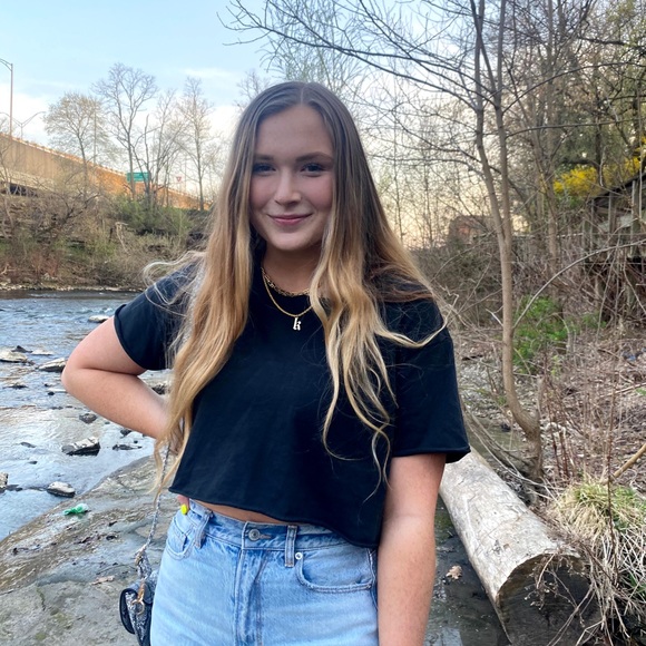 Meet your Posher, Katie - Picture 2 of 2